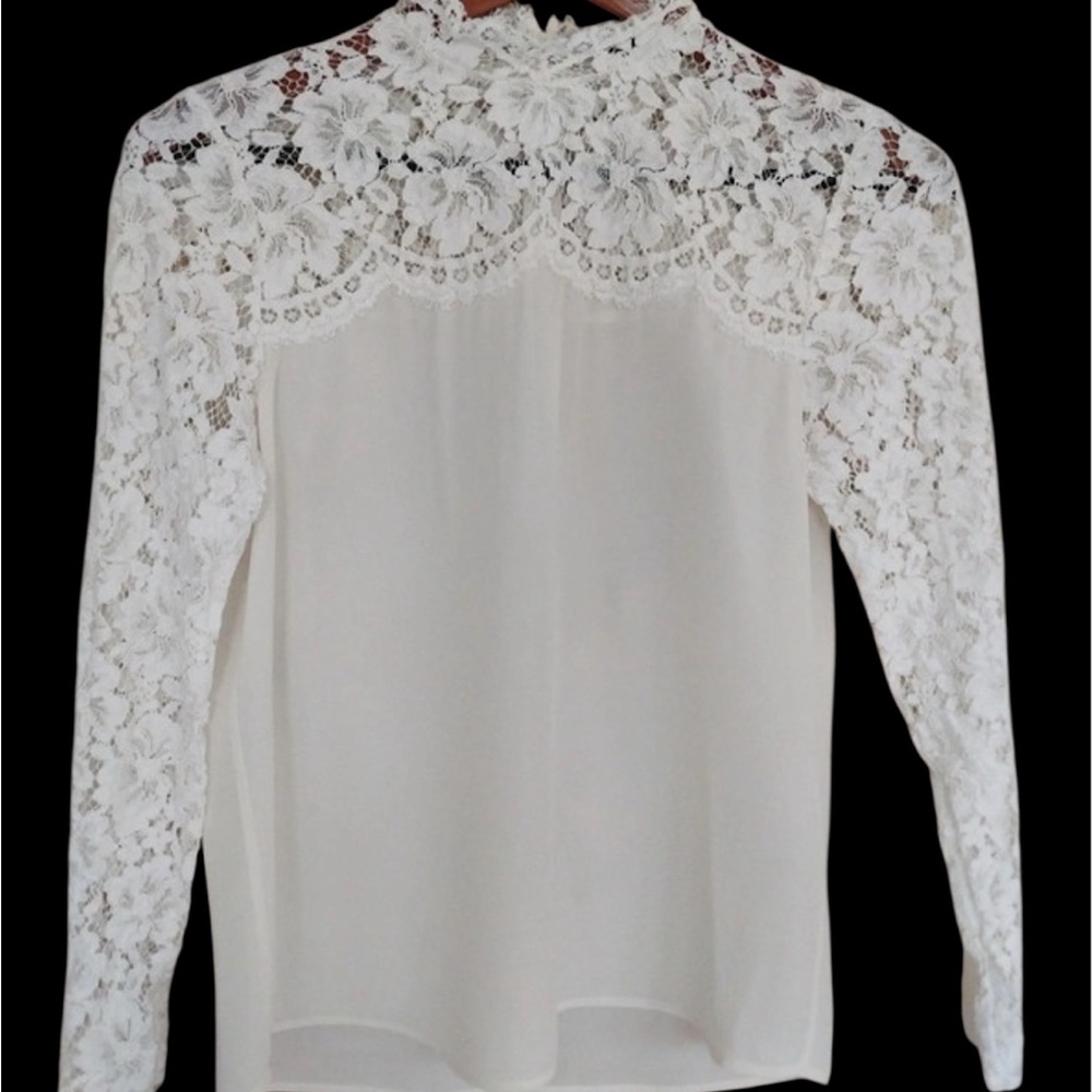 🚨SOLD 🚨
Sandro White Lace Women's Top